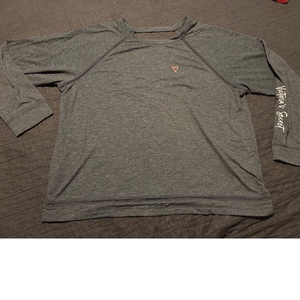 Victoria's Secret‎ Gray Long Sleeve Cutout Open Back Heart Logo Top XL